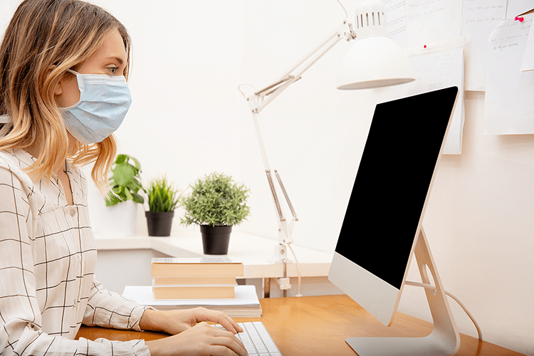 worker with coronavirus mask